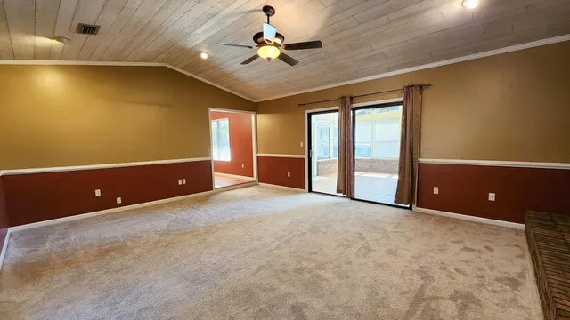 en empty room with windows and ceiling fan view