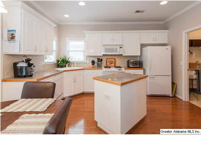 225 Beaver Crest Pelham, AL 35124 - Photo 3 of 32