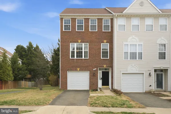 $709,000 | 6601 Lavinus Lane, Alexandria, VA 22315