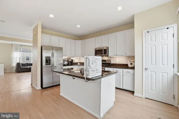 $709,000 | 6601 Lavinus Lane, Alexandria, VA 22315