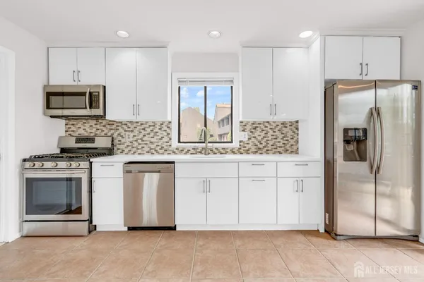$592,000 | 384 Westgate Drive, Edison, NJ 08820