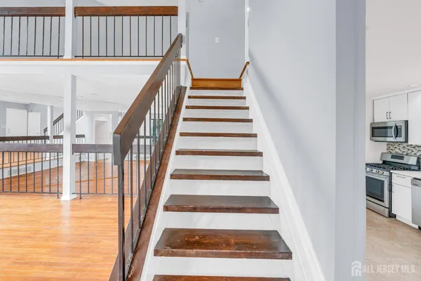 $592,000 | 384 Westgate Drive, Edison, NJ 08820