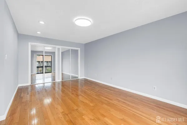 $592,000 | 384 Westgate Drive, Edison, NJ 08820