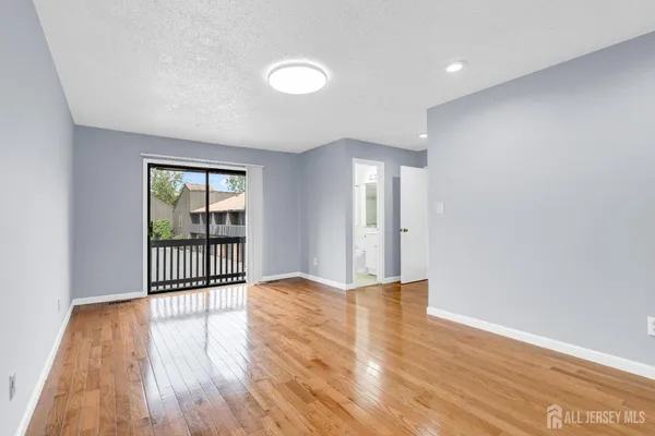 $592,000 | 384 Westgate Drive, Edison, NJ 08820