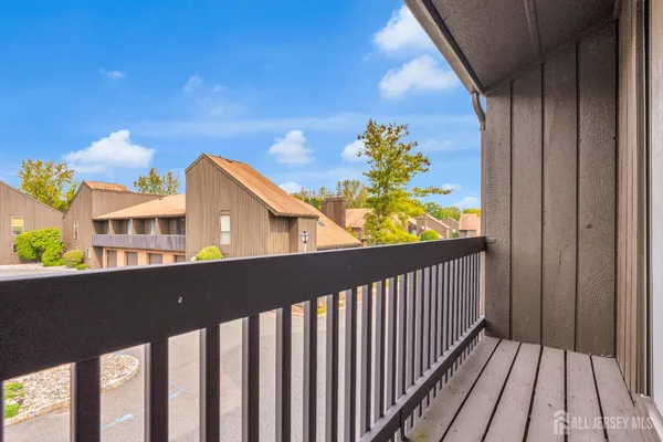 $592,000 | 384 Westgate Drive, Edison, NJ 08820