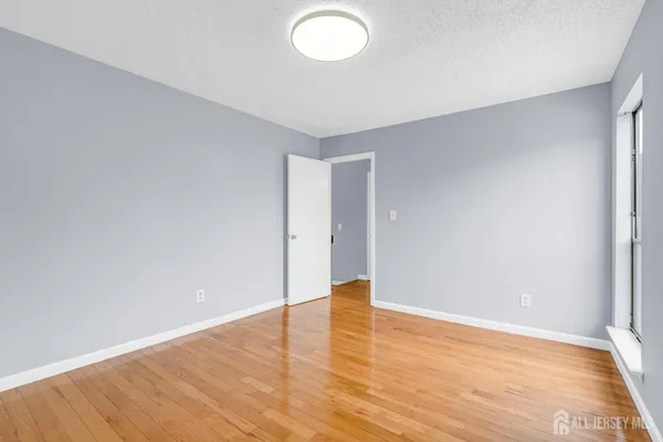 $592,000 | 384 Westgate Drive, Edison, NJ 08820