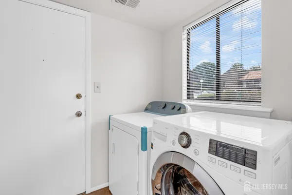 $592,000 | 384 Westgate Drive, Edison, NJ 08820