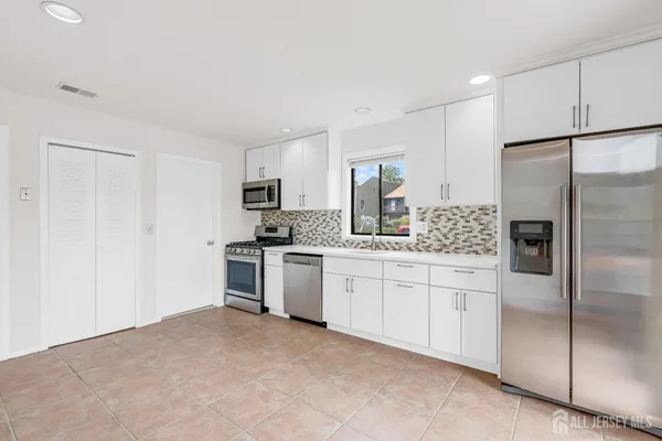 $592,000 | 384 Westgate Drive, Edison, NJ 08820