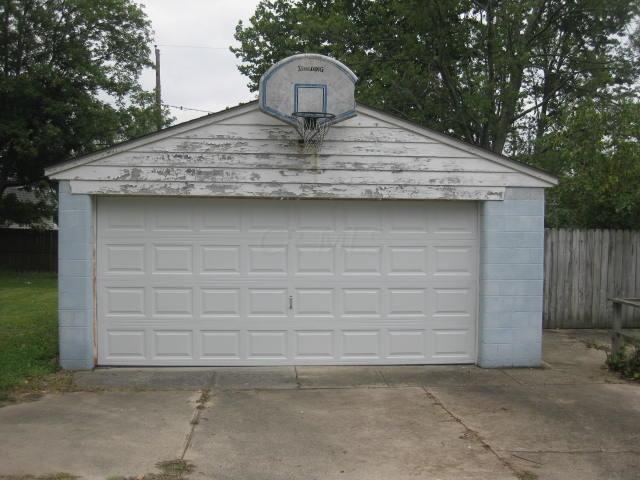 252 Gladys Road Columbus, OH 43228 - Photo 3 of 6