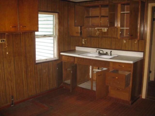 252 Gladys Road Columbus, OH 43228 - Photo 4 of 6