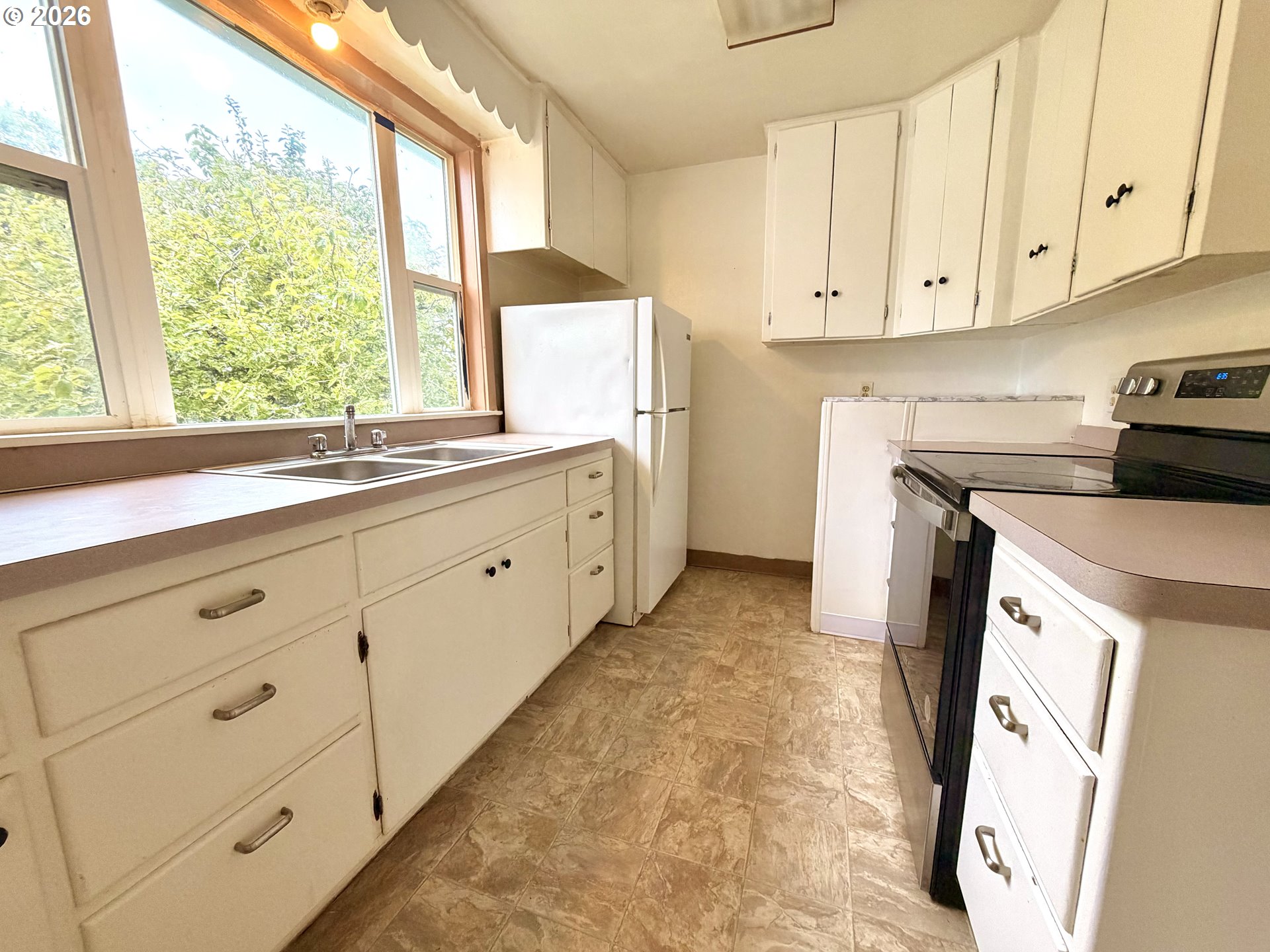 354 Radar Road Coos Bay, OR 97420 - Photo 6 of 23