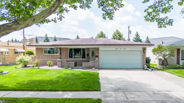 $325,000 | 14490 Edshire Drive, Sterling Heights, MI 48312