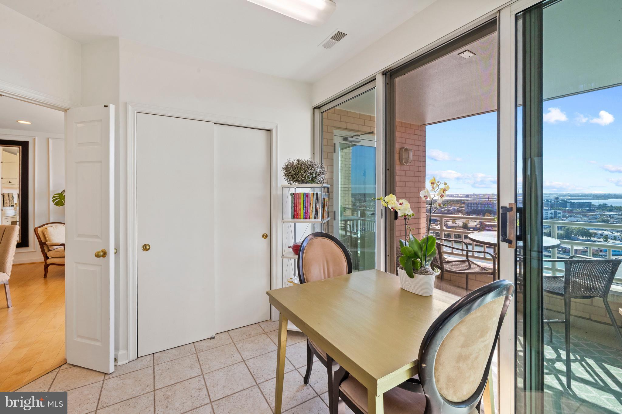 100 Harborview Drive, Unit 1708 Baltimore, MD 21230 - Photo 10 of 39 Sun-Drenched Casual Dining