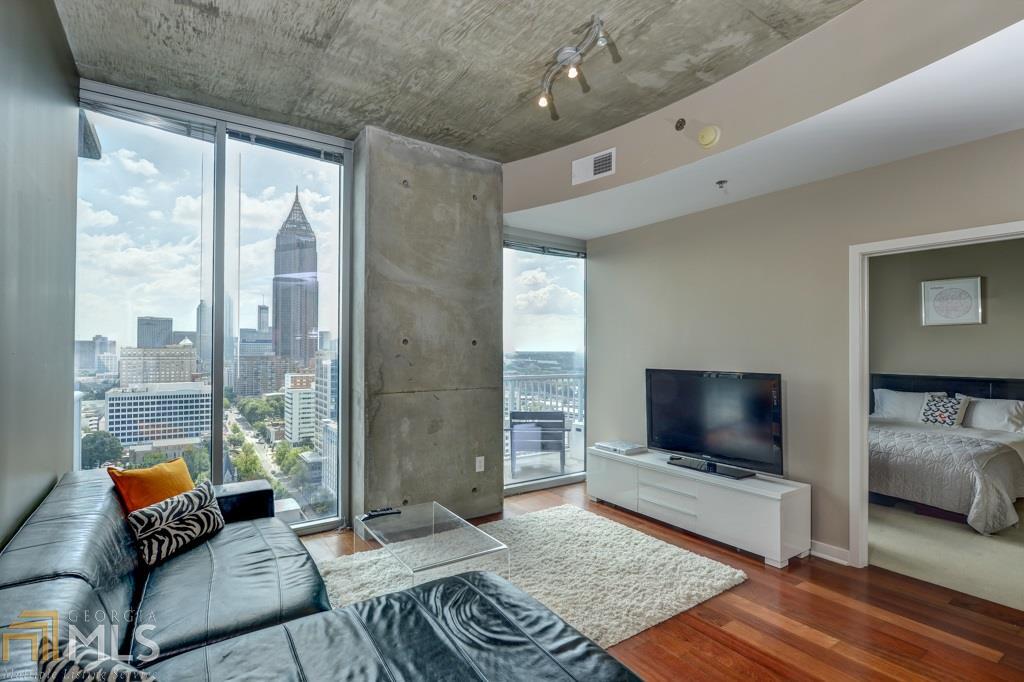 Luxury high-rise living at its best!  You'll love the top-notch amenities and wonderful location in the heart of the Midtown Mile.