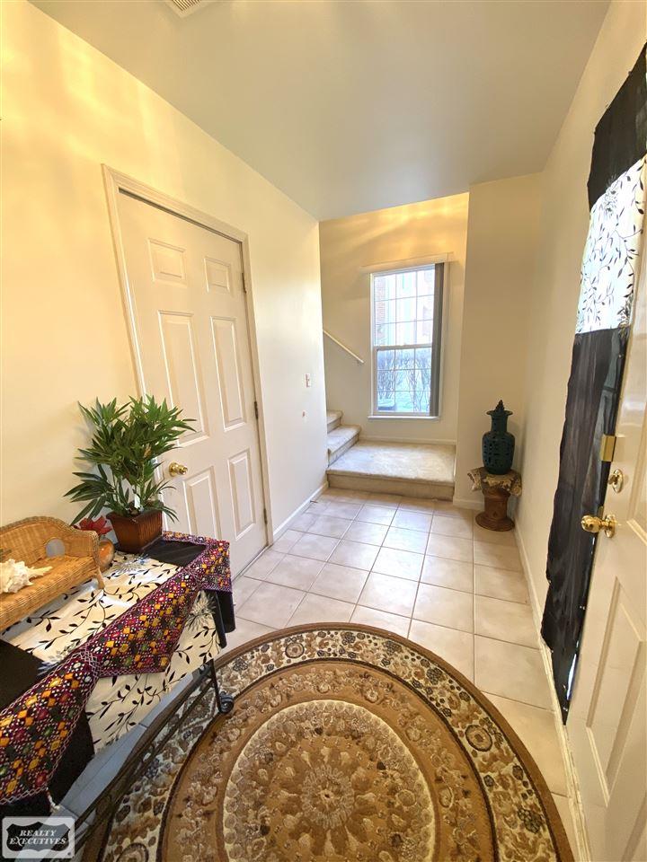 1822 Flagstone Circle Rochester, MI 48307 - Photo 3 of 21 50035427-2.JPG