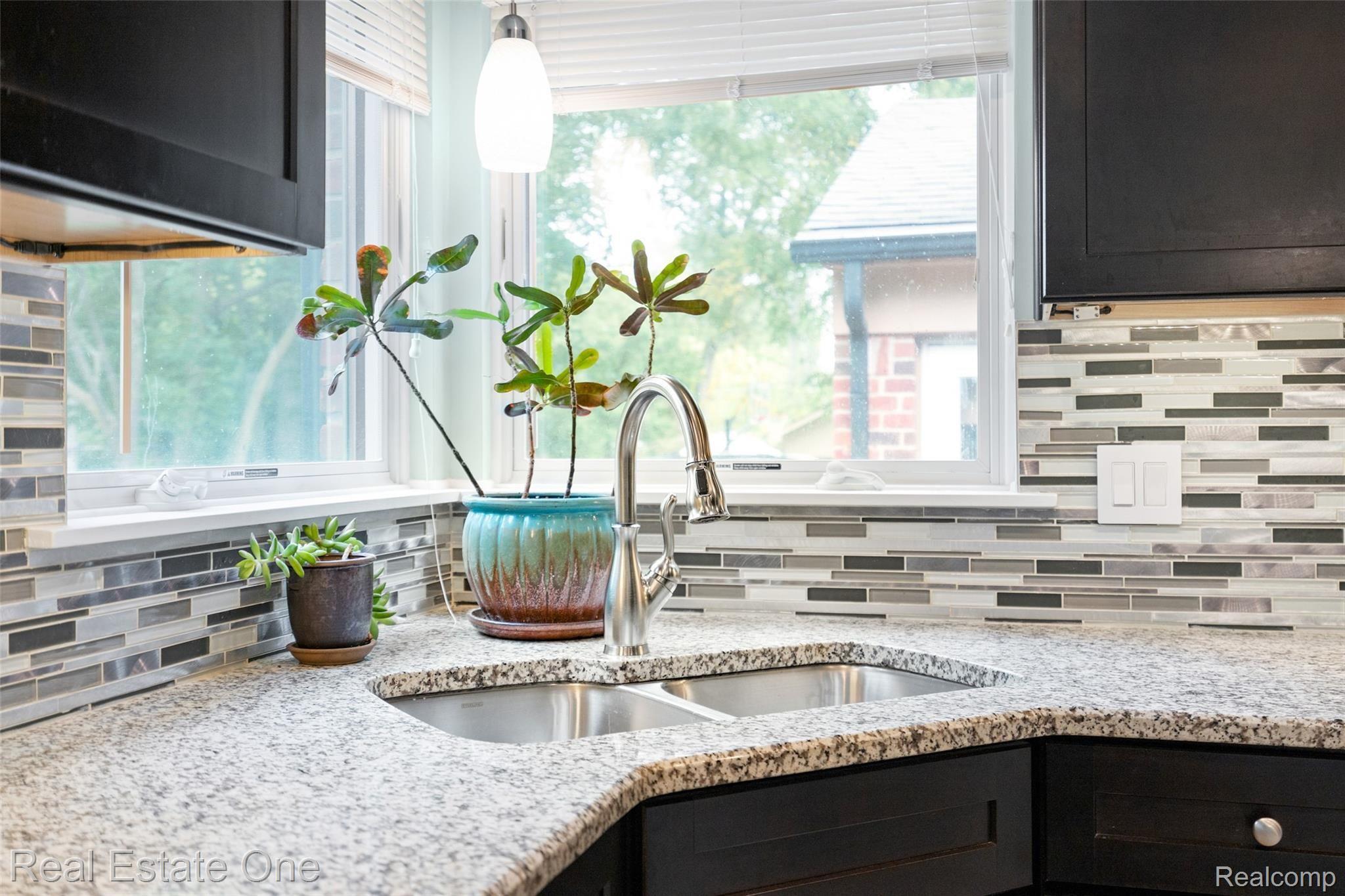 2470 West Tienken Road Rochester, MI 48306 - Photo 7 of 31 2470-W-Tienken-Road-17.jpg