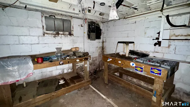 a view of walk in closet