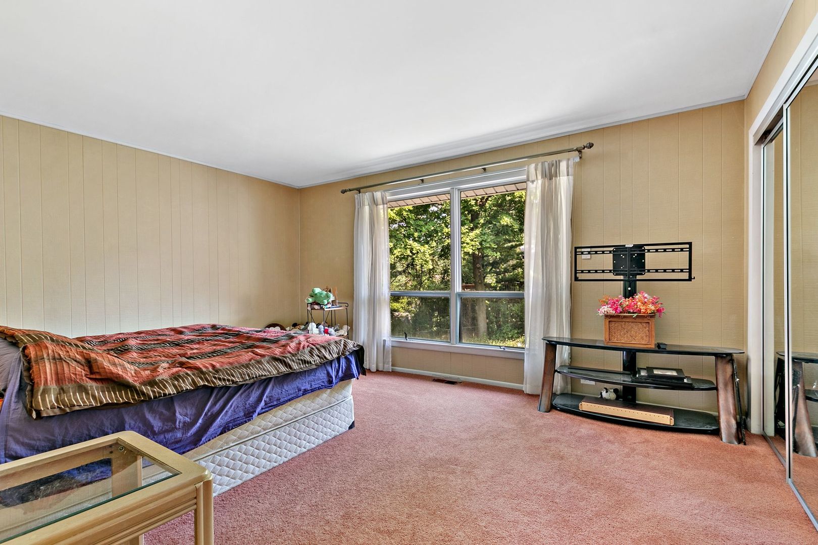 905 Ridge Avenue Wauconda, IL 60084 - Photo 14 of 27 a bedroom with bed and a window