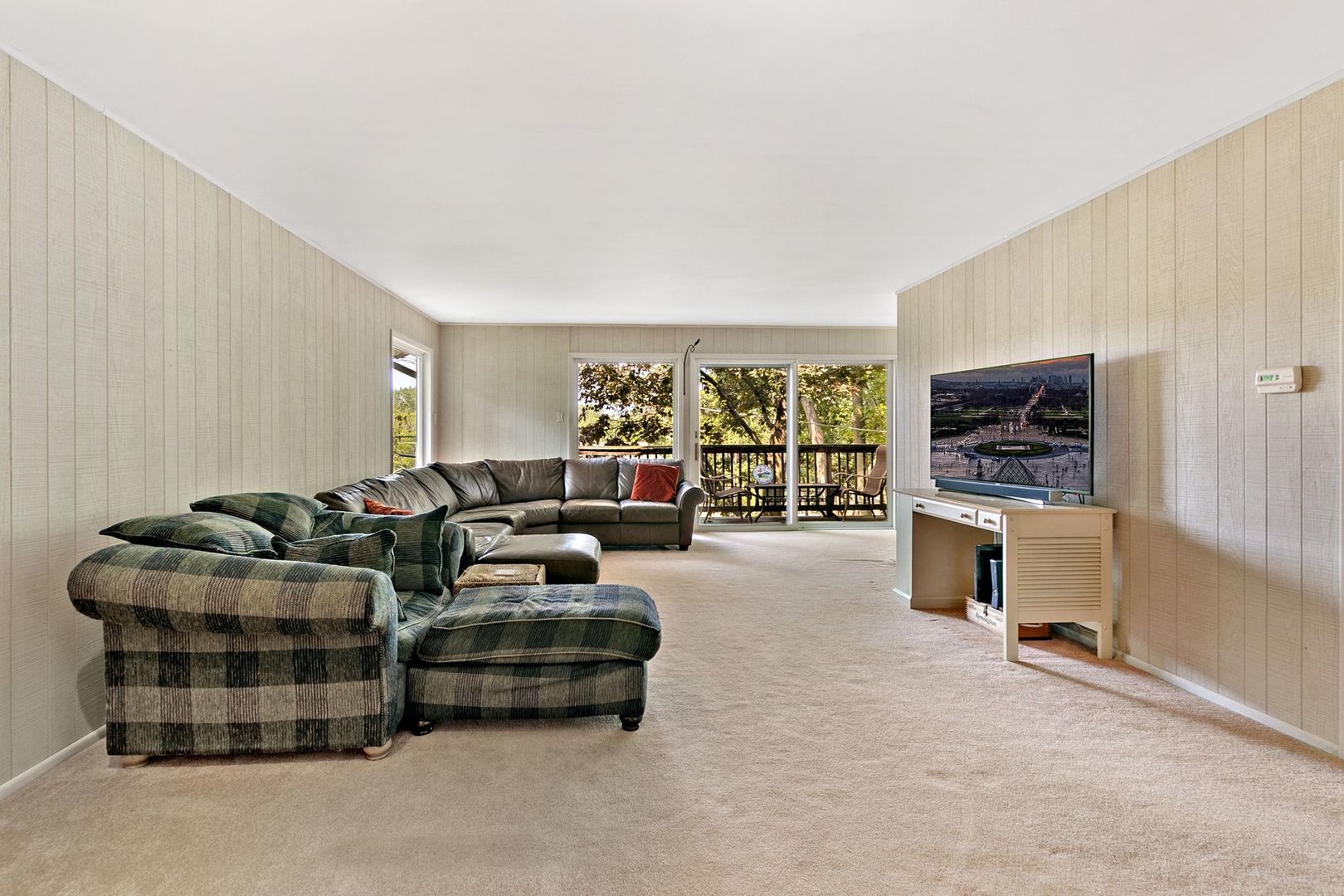 905 Ridge Avenue Wauconda, IL 60084 - Photo 21 of 27 a living room with furniture and a flat screen tv