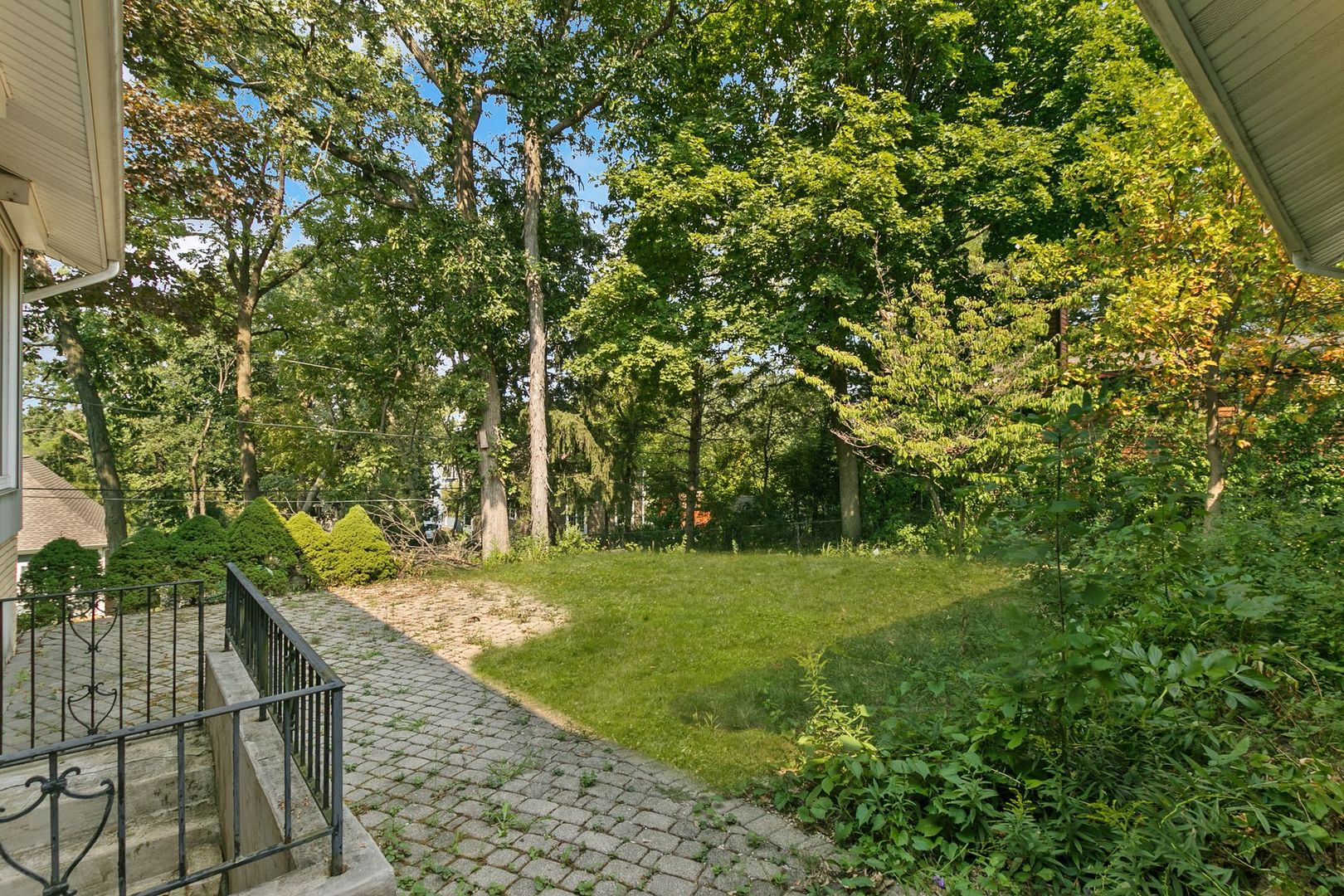 905 Ridge Avenue Wauconda, IL 60084 - Photo 8 of 27 a view of a back yard