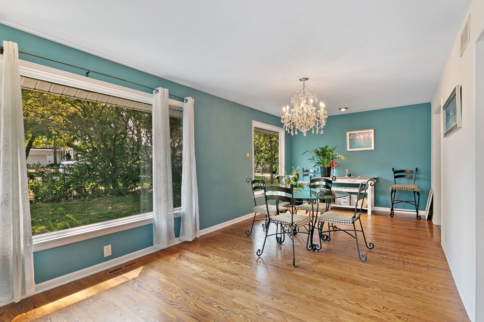 905 Ridge Avenue Wauconda, IL 60084 - Photo 10 of 27 a view of a dining room with furniture window and outside view