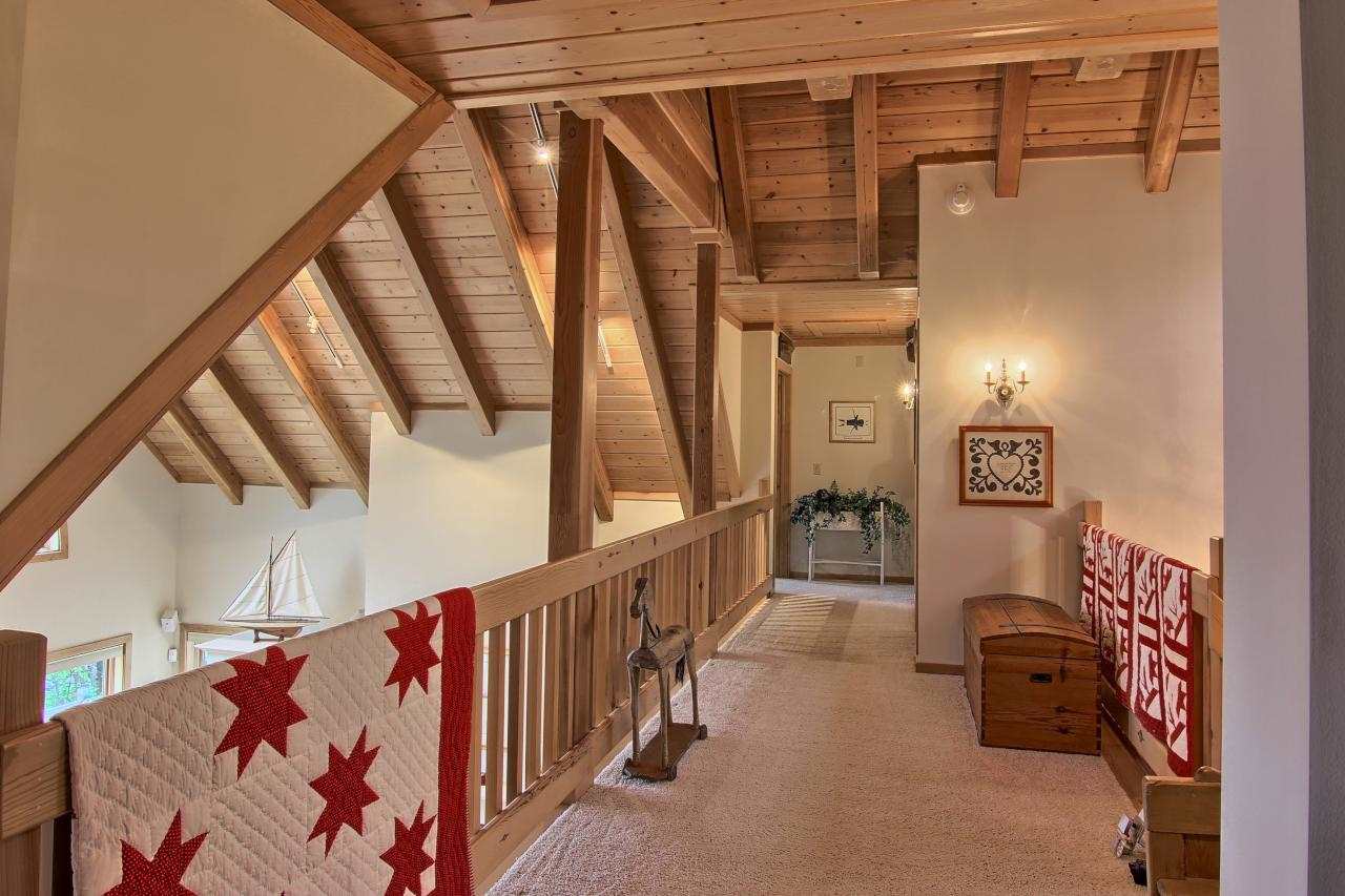 7676 South Lakeview Road Traverse City, MI 49684 - Photo 24 of 36 1799989-23.JPG