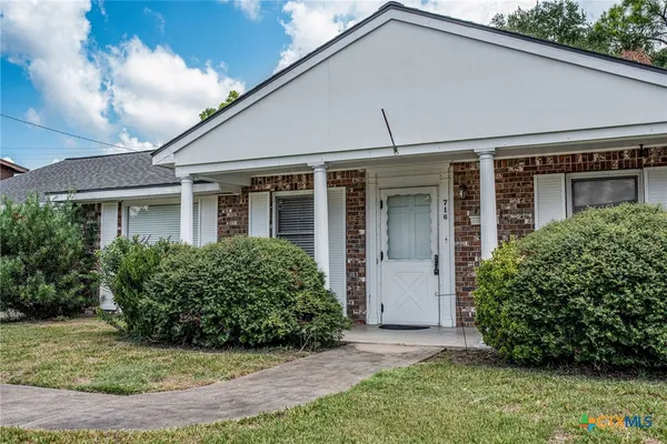 $252,000 | 716 Brookhollow Drive, Port Lavaca, TX 77979