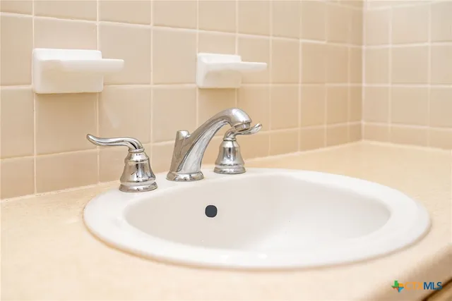 $265,000 | 716 Brookhollow Drive, Port Lavaca, TX 77979