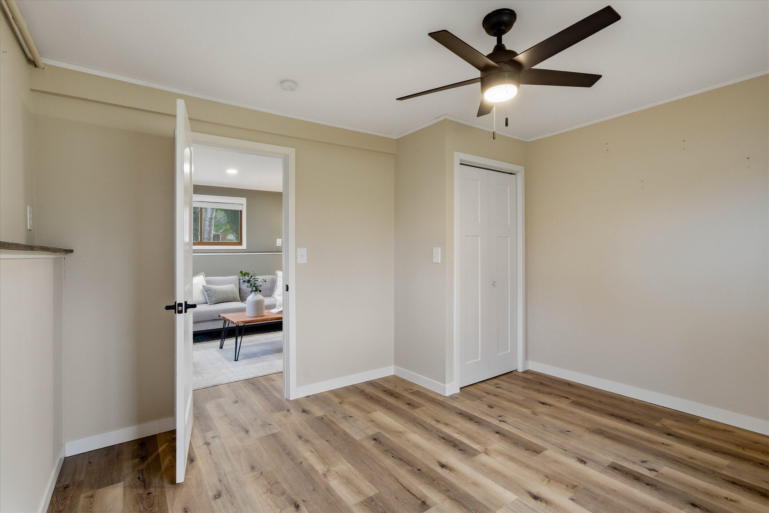 1015 West Devonshire Road Delafield, WI 53018 - Photo 32 of 57 32-Middle Coast-32