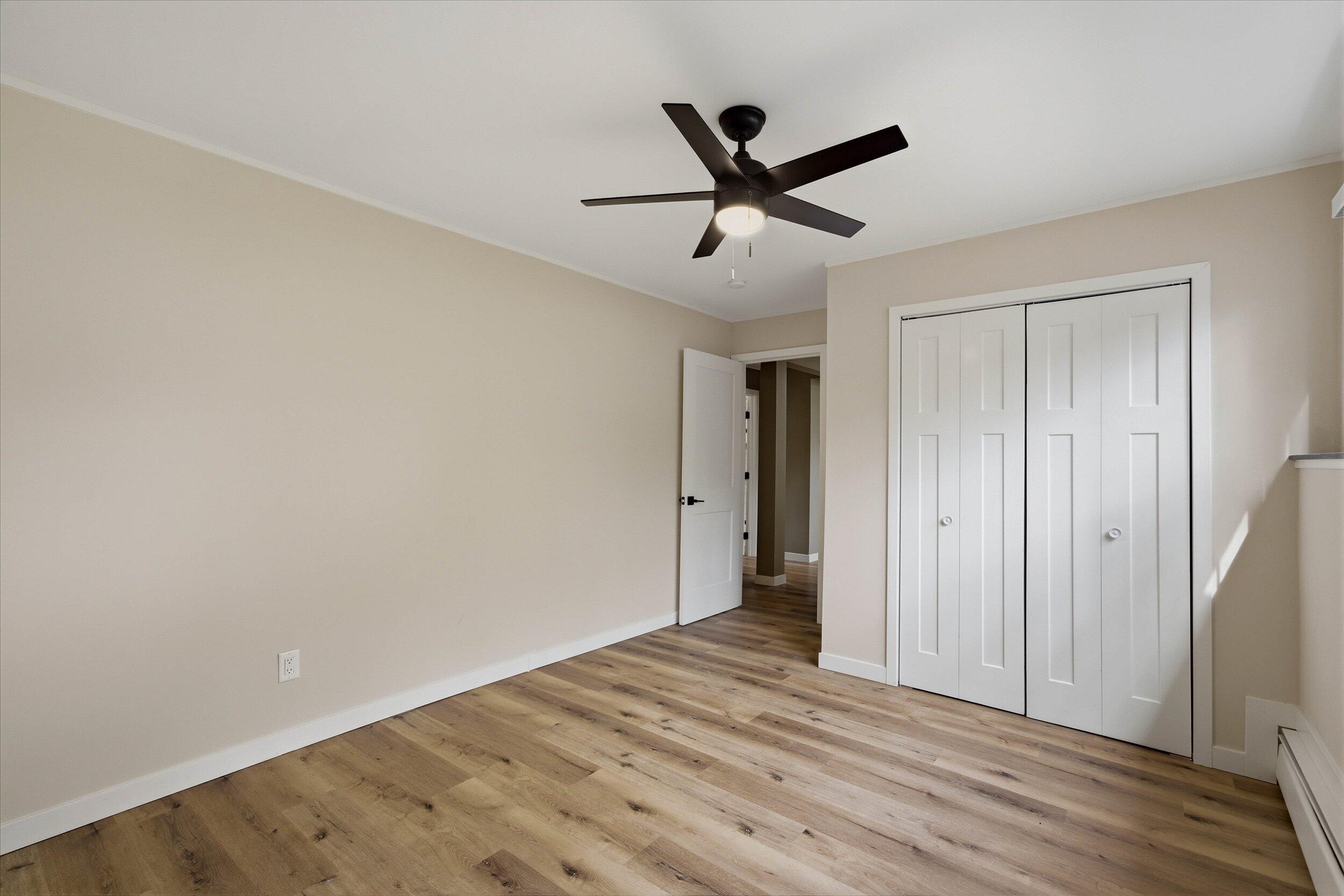 1015 West Devonshire Road Delafield, WI 53018 - Photo 34 of 57 34-Middle Coast-34