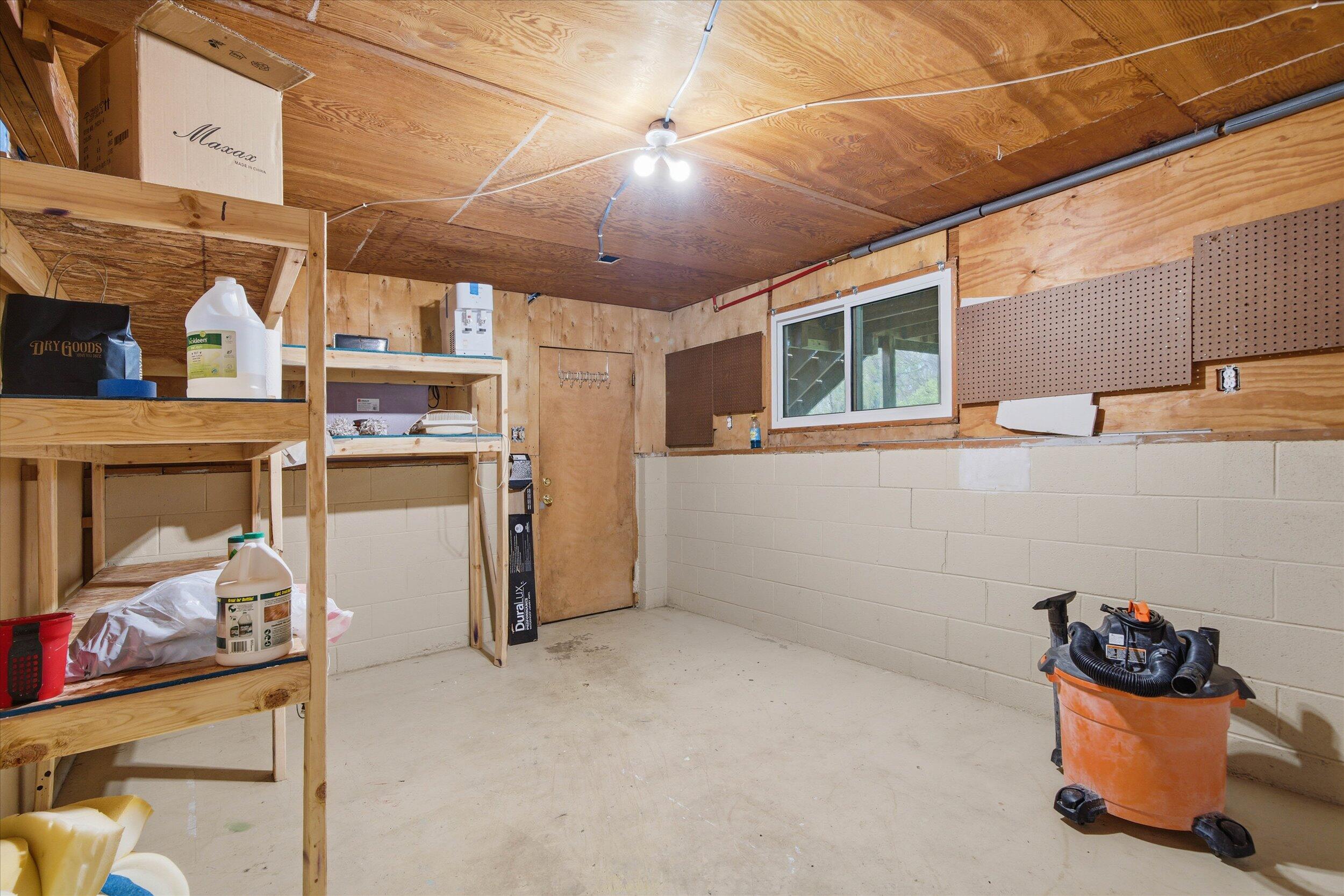 1015 West Devonshire Road Delafield, WI 53018 - Photo 37 of 57 37-Middle Coast-37
