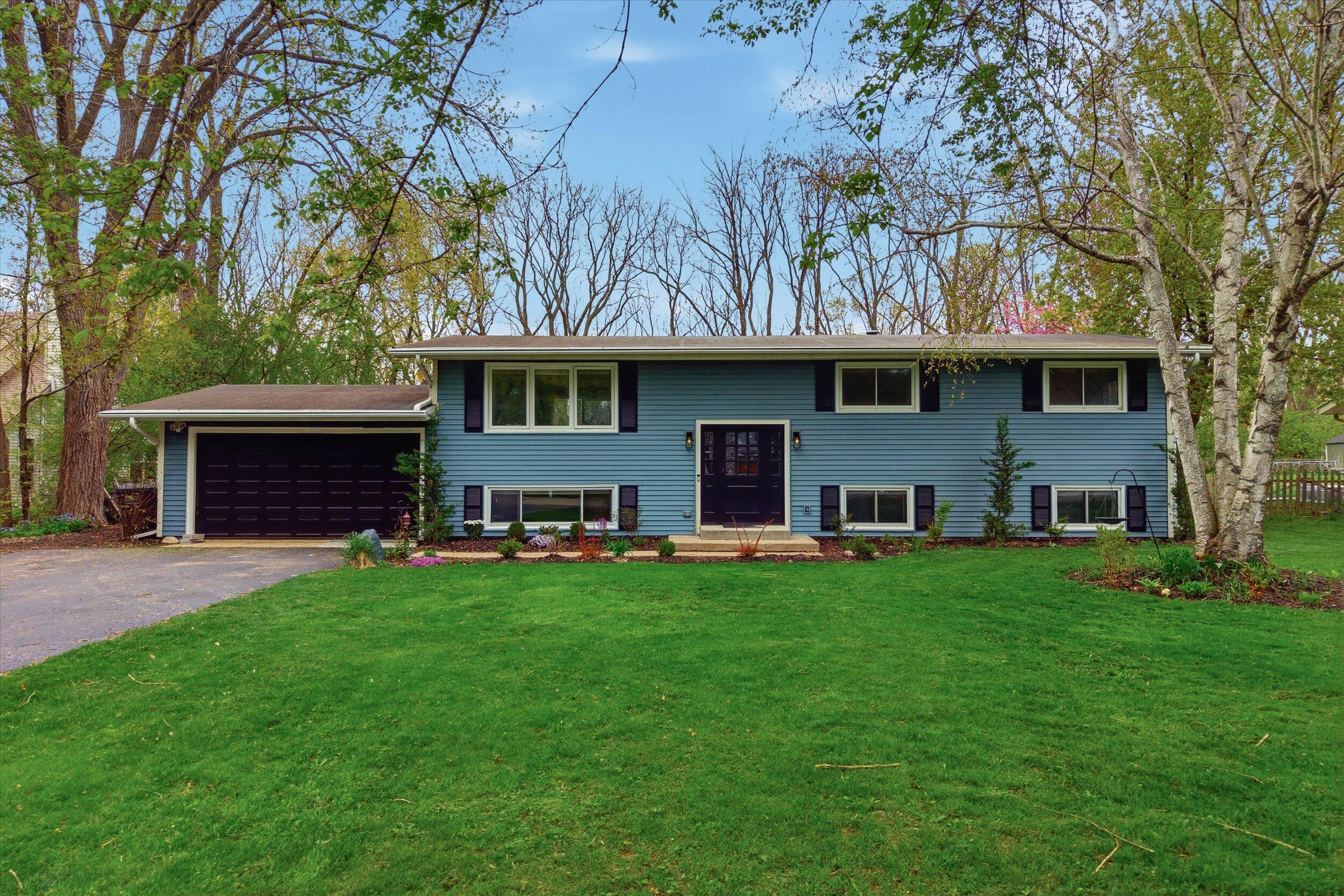 1015 West Devonshire Road Delafield, WI 53018 - Photo 39 of 57 39-Middle Coast-39