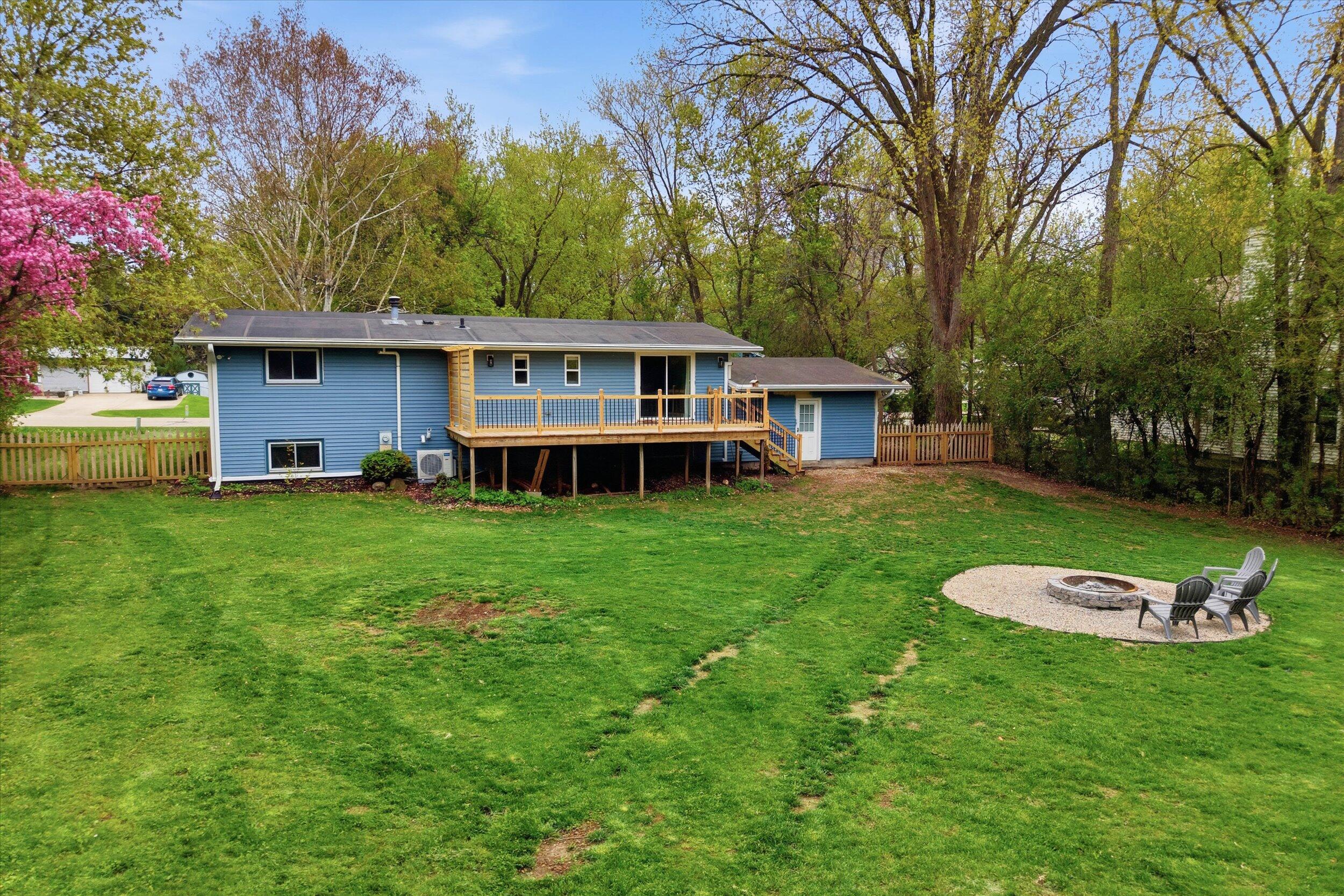 1015 West Devonshire Road Delafield, WI 53018 - Photo 40 of 57 40-Middle Coast-40