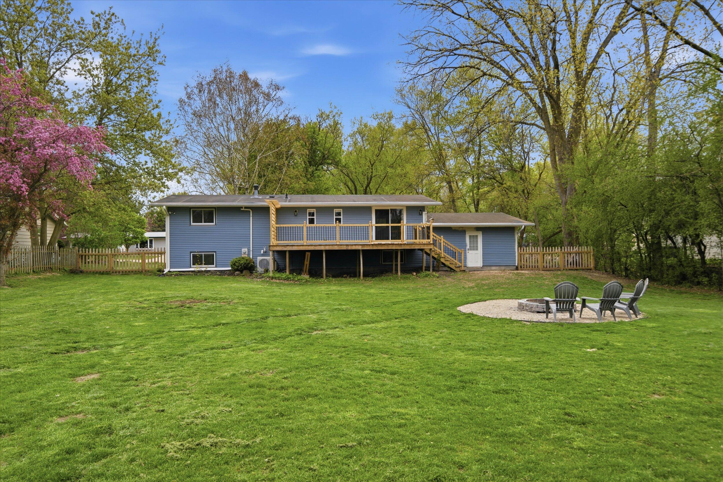1015 West Devonshire Road Delafield, WI 53018 - Photo 41 of 57 41-Middle Coast-41