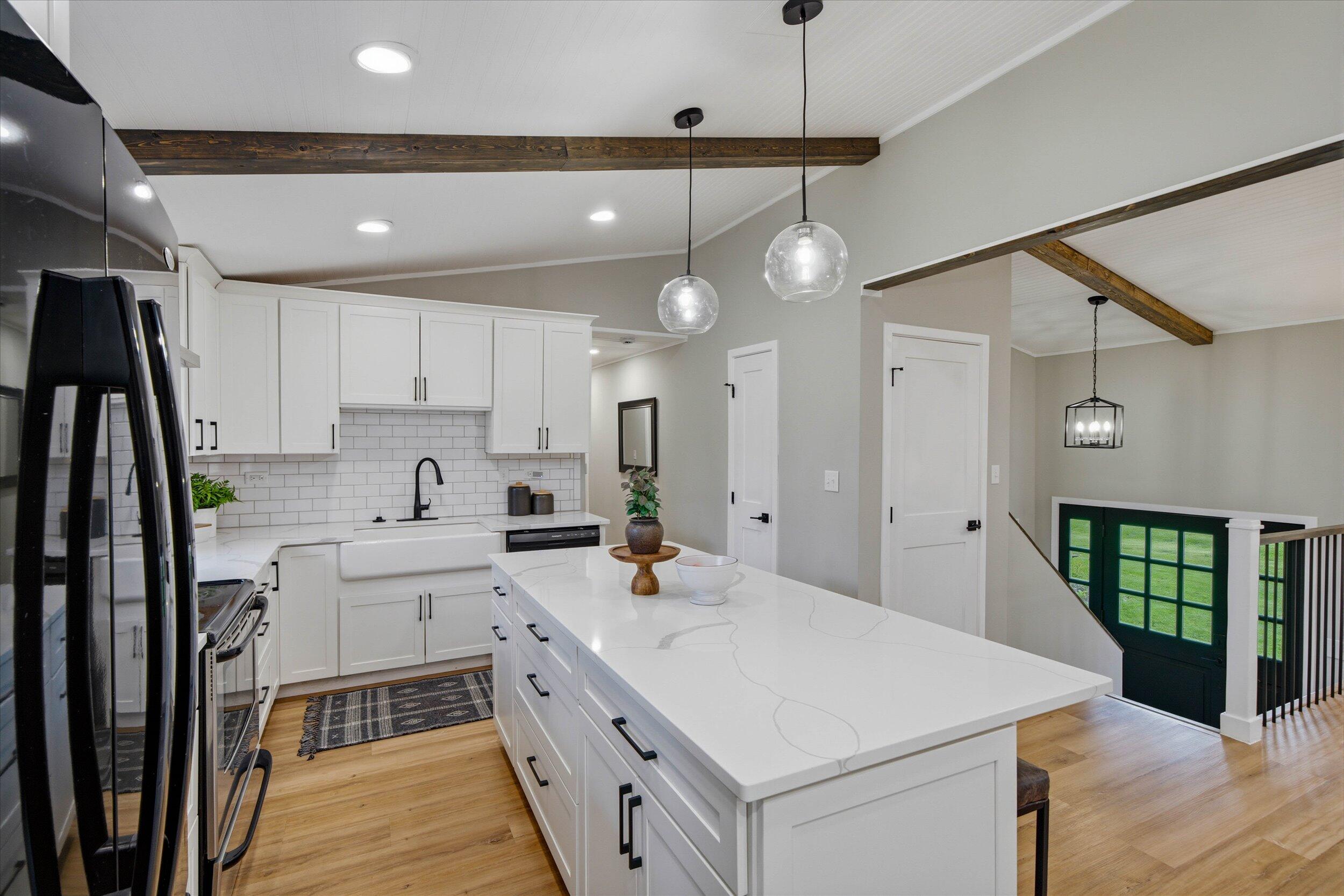 1015 West Devonshire Road Delafield, WI 53018 - Photo 9 of 57 09-Middle Coast-9