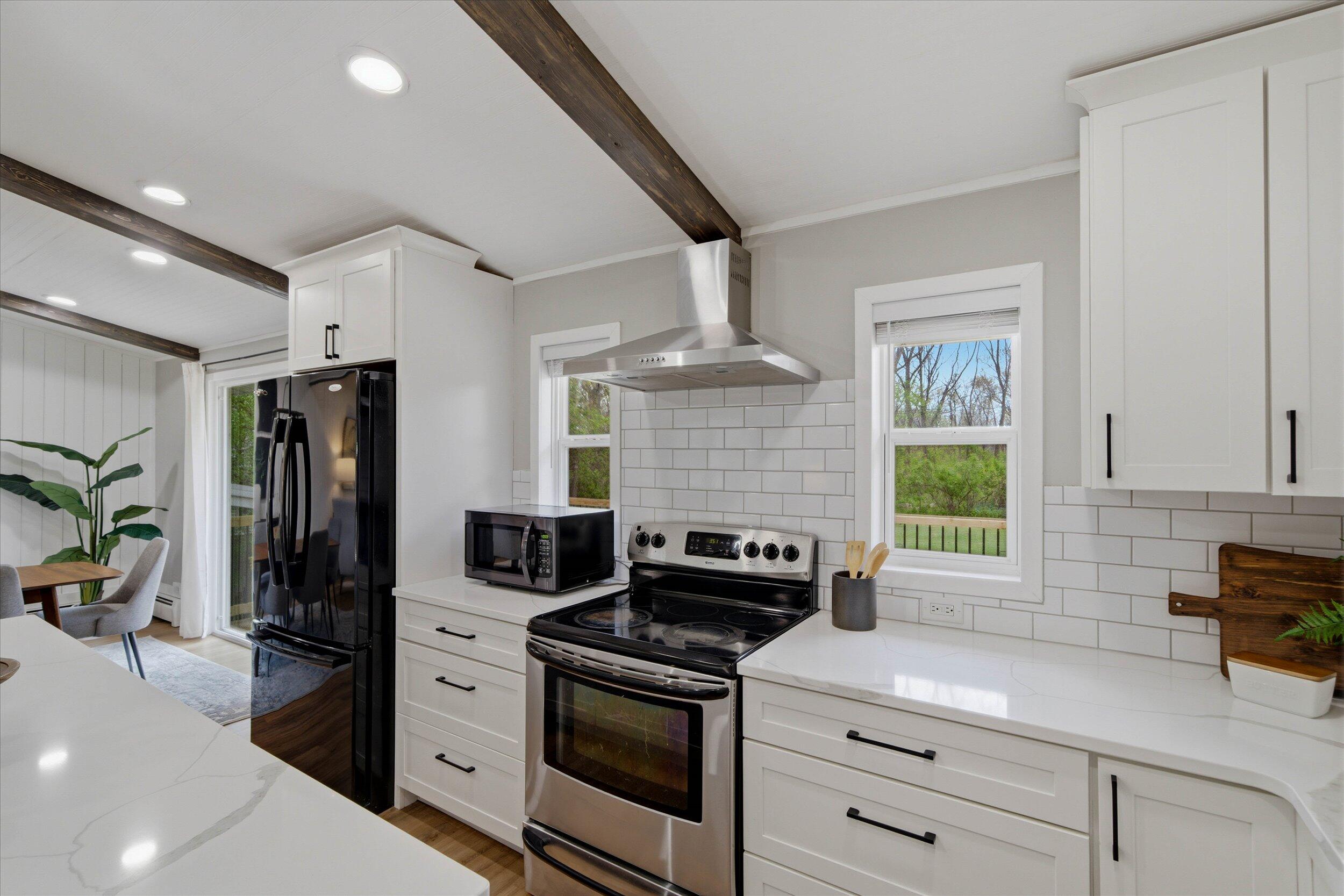 1015 West Devonshire Road Delafield, WI 53018 - Photo 10 of 57 10-Middle Coast-10