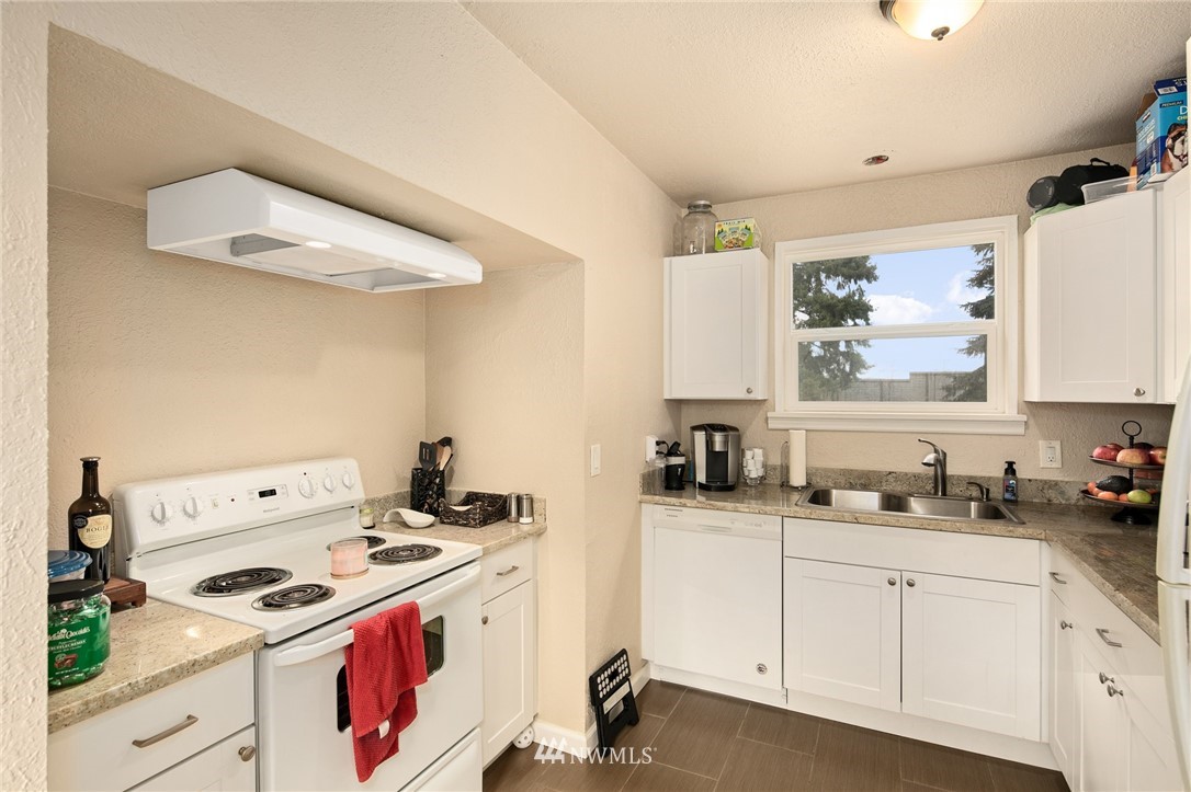 226 South 15th Street Renton, WA 98055 - Photo 26 of 28 a kitchen with stainless steel appliances a stove a sink and a refrigerator