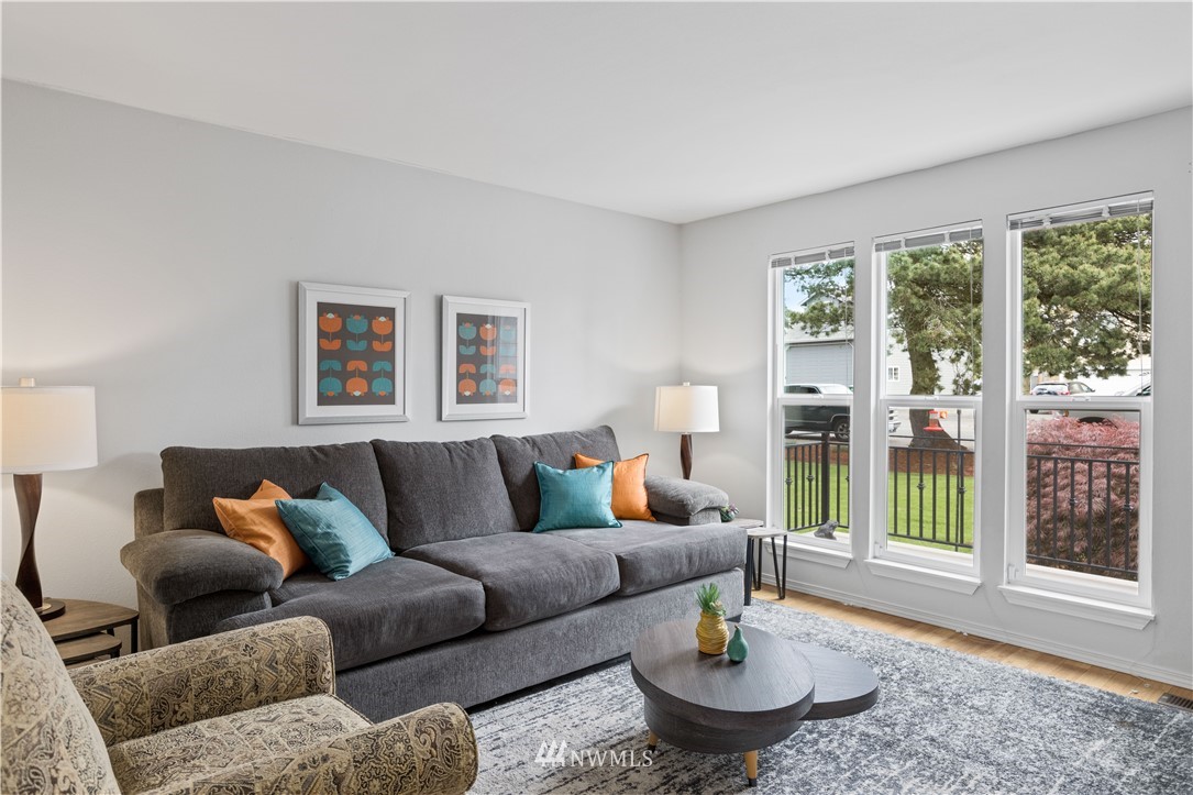 959 Field Avenue Northeast Renton, WA 98059 - Photo 3 of 32