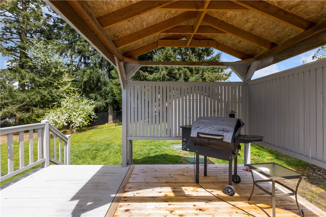 959 Field Avenue Northeast Renton, WA 98059 - Photo 24 of 32