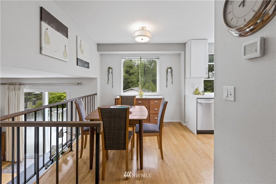 959 Field Avenue Northeast Renton, WA 98059 - Photo 5 of 32
