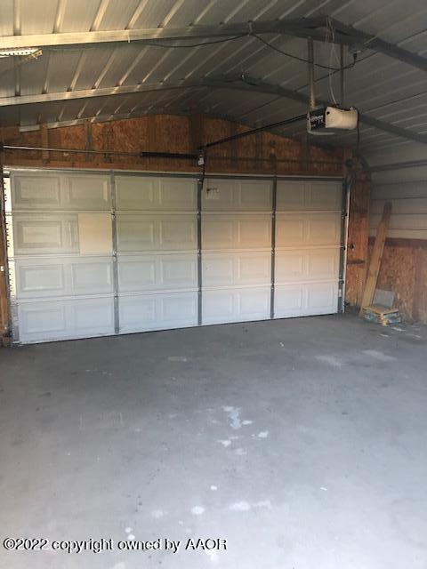2129 Colgate Drive Perryton, TX 79070 - Photo 3 of 23 2 Car Det. Garage