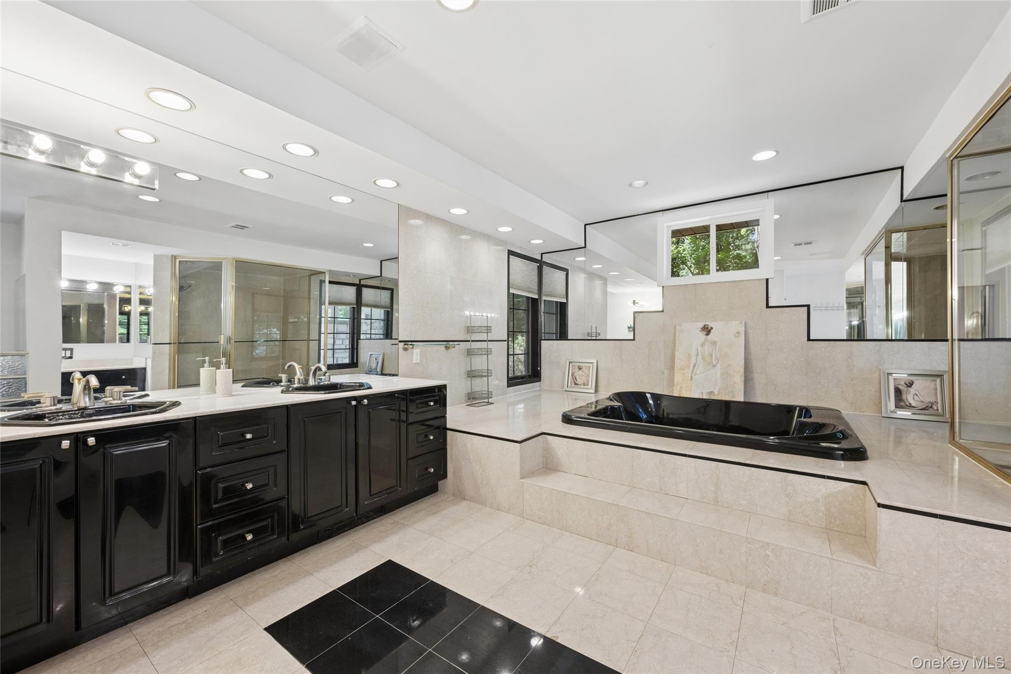 1 Engineers Road Roslyn, NY 11576 - Photo 21 of 39 Gallery Image 21