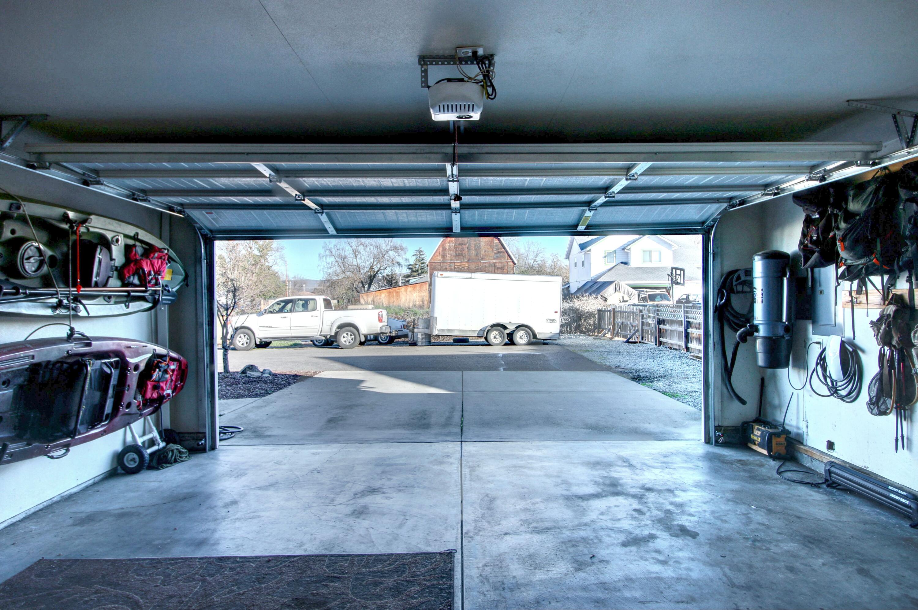 2683 Merriman Road Medford, OR 97501 - Photo 23 of 23 a view of parking garage