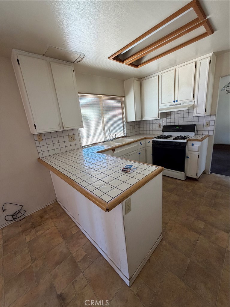 24677 Rugby Lane Moreno Valley, CA 92551 - Photo 10 of 43 Kitchen