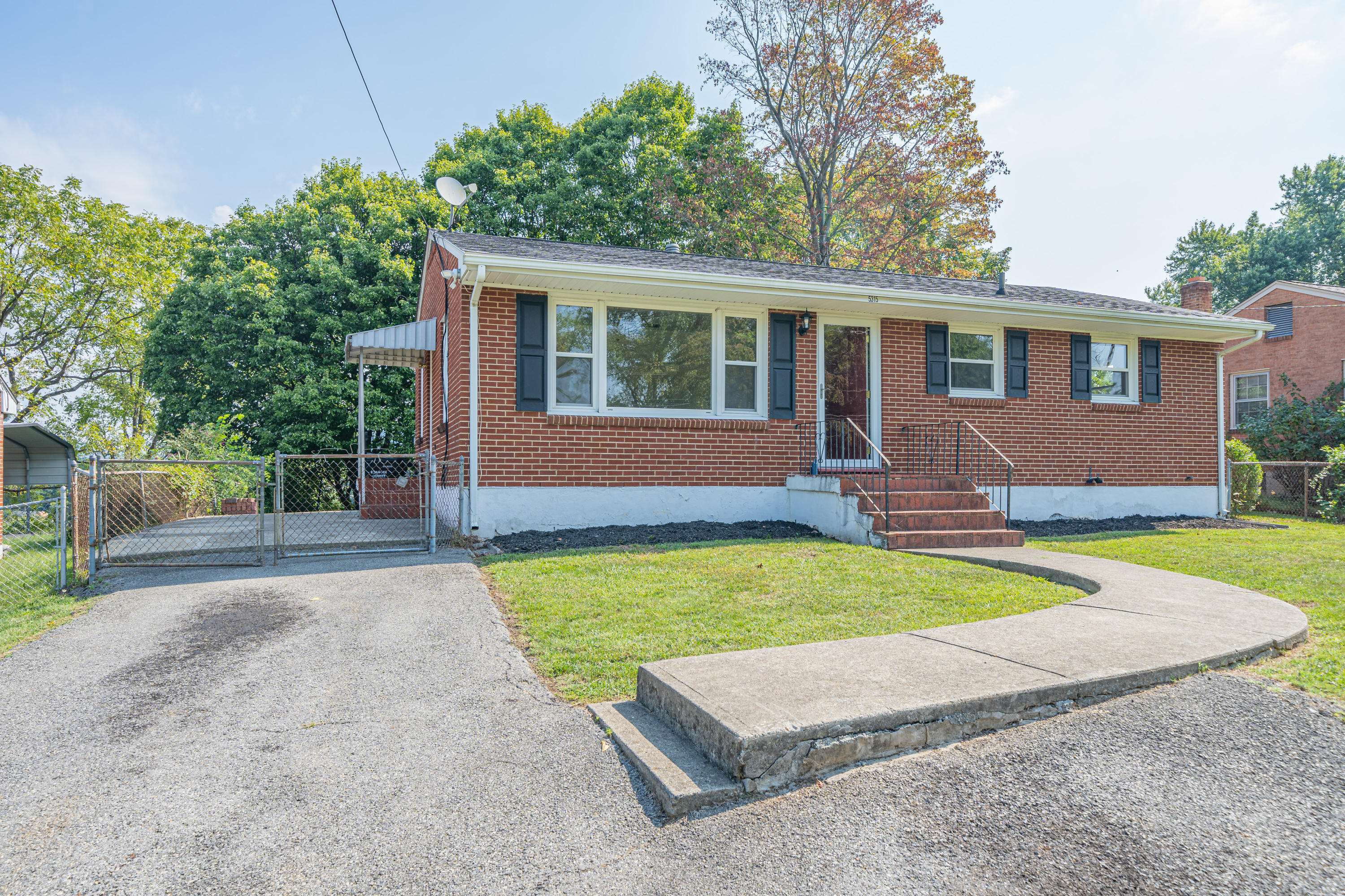 5315 Florist Road Roanoke, VA 24012 - Photo 2 of 15 Front