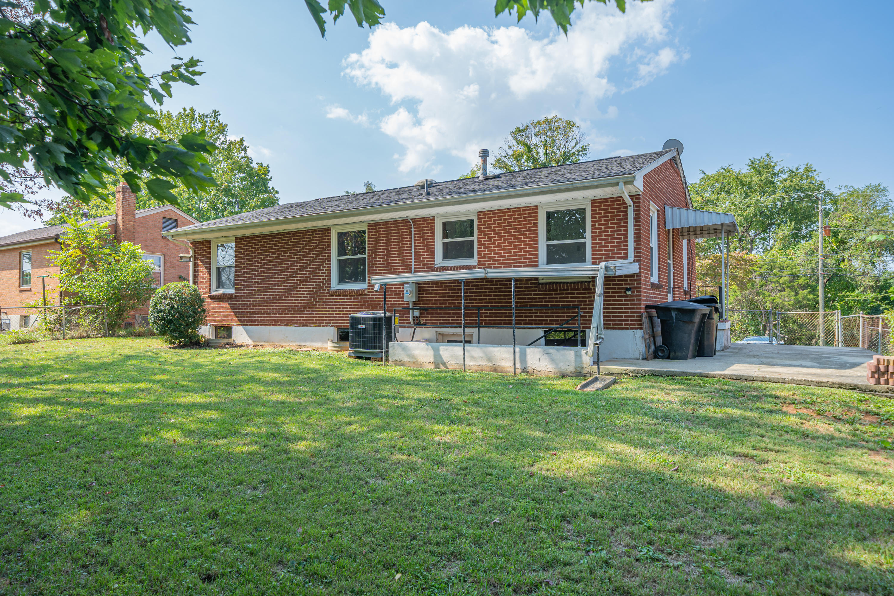 5315 Florist Road Roanoke, VA 24012 - Photo 3 of 15 Rear