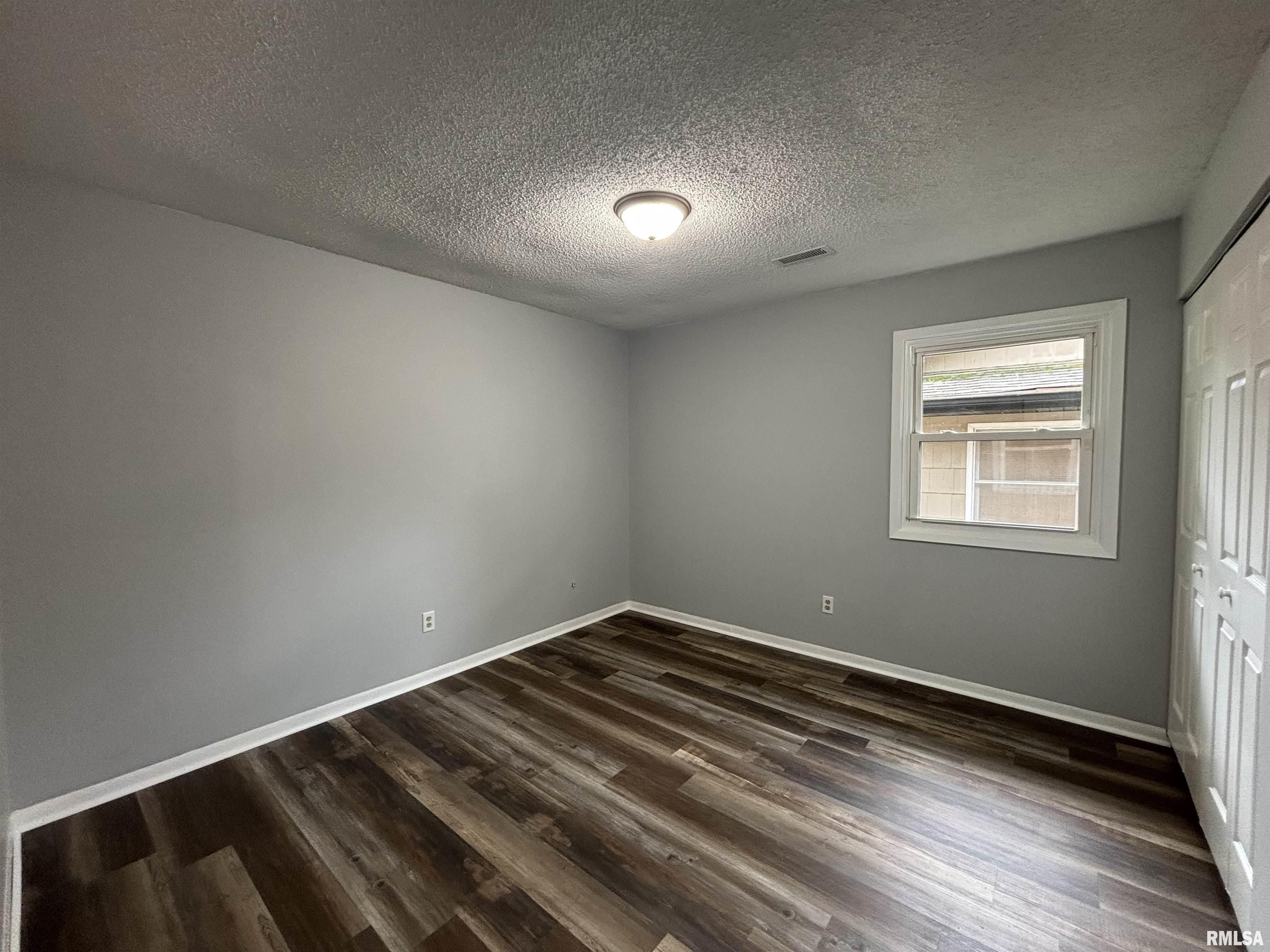 141 North Douglas Avenue Springfield, IL 62702 - Photo 8 of 15