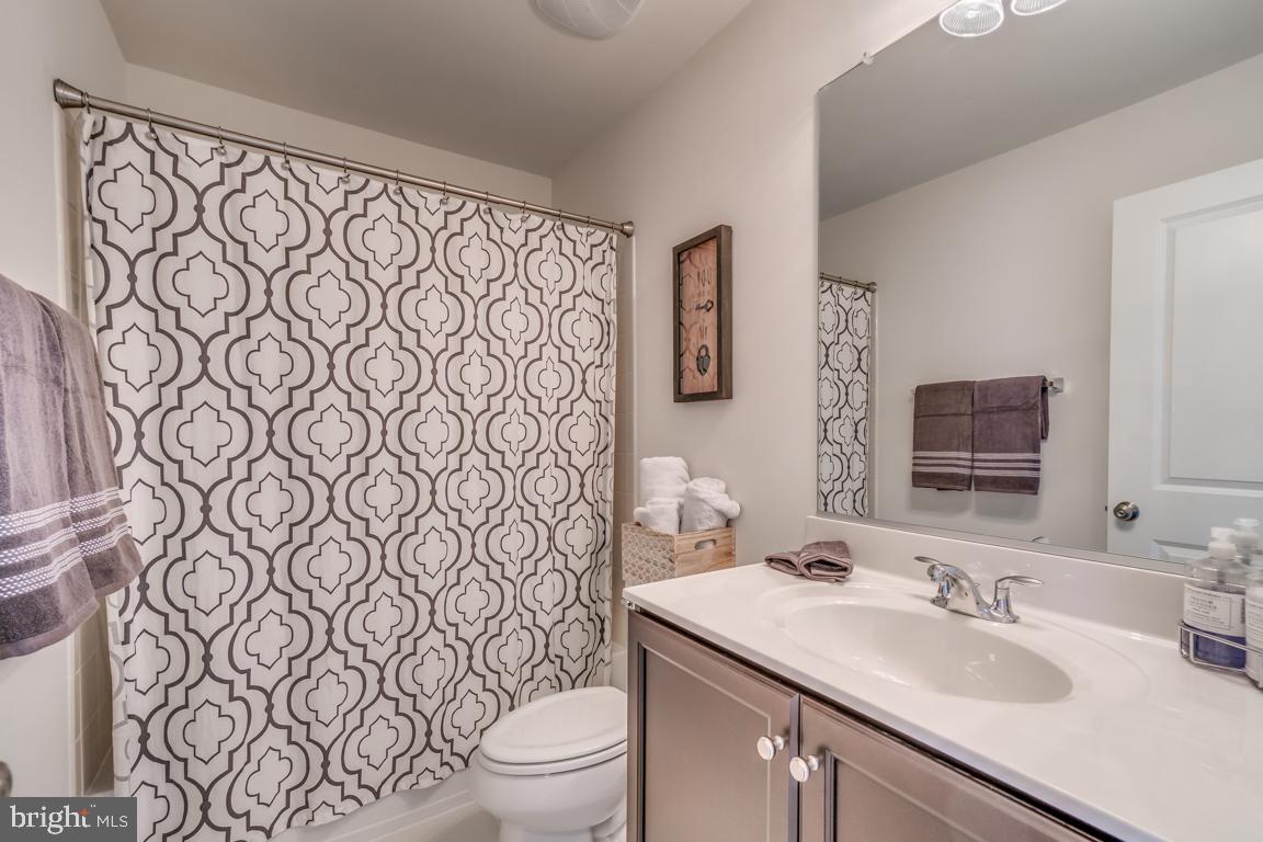 8934 Dahlgren Ridge Road Manassas, VA 20111 - Photo 25 of 41 Bathroom on third level