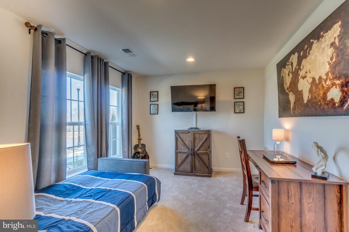 8934 Dahlgren Ridge Road Manassas, VA 20111 - Photo 27 of 41 Entry level bedroom/den/office