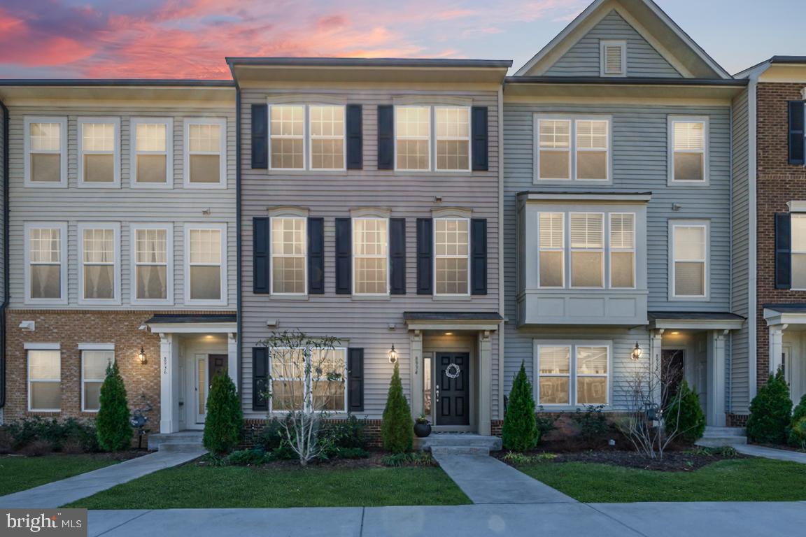 8934 Dahlgren Ridge Road Manassas, VA 20111 - Photo 7 of 41 Built just 2 years ago, this home is turn key!